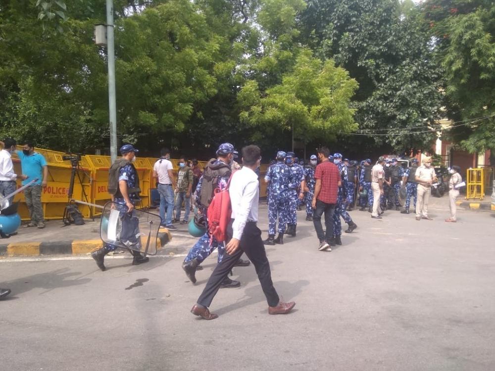 The Weekend Leader - Multi-layer security at Jantar-Mantar in view of farmers protest